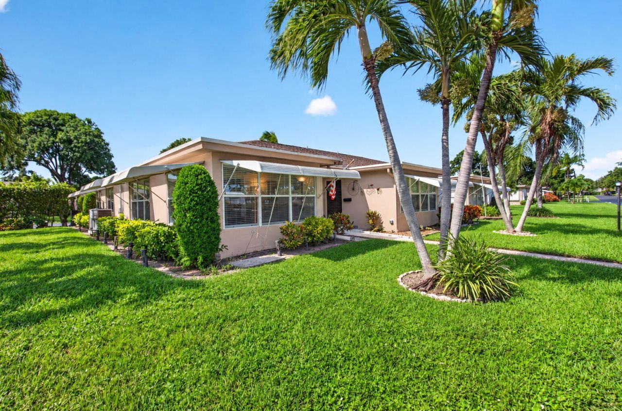 1260 Club Drive W, Unit A, Delray Beach, FL 33445 Photo