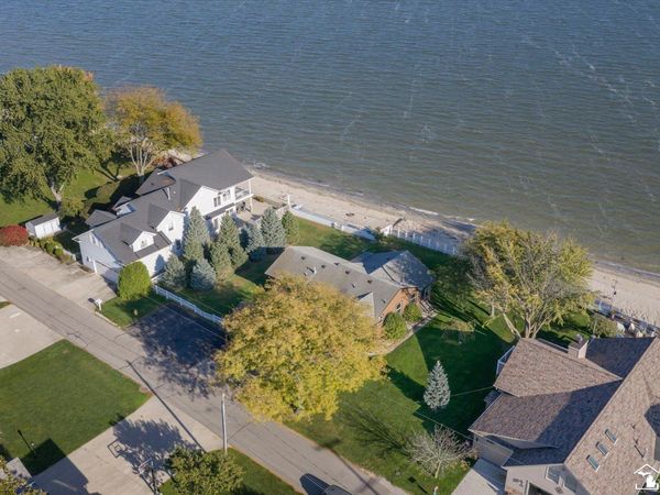 13500 Venetian Drive, Monroe, MI 48161