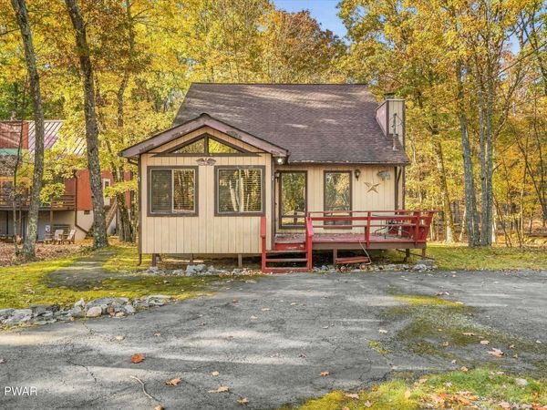 106 Hawk Court , Bushkill, PA 18324