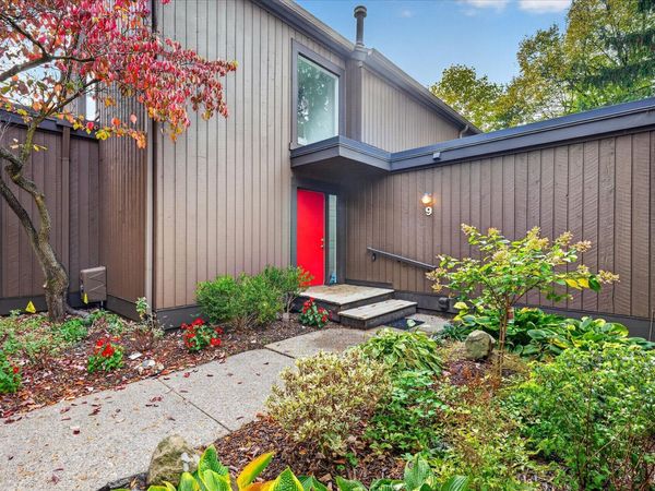 9 Westbury Court, Ann Arbor, MI 48105