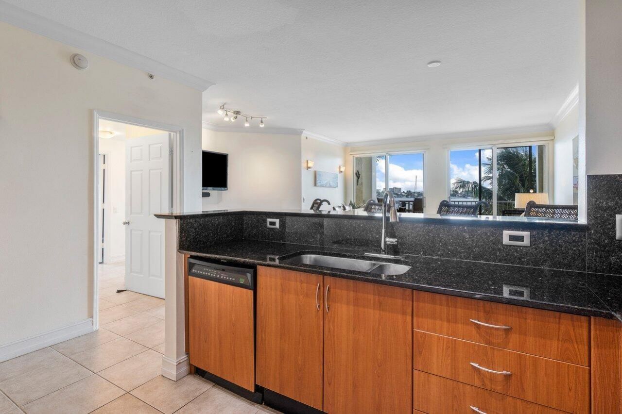 806 E Windward Way, Unit 301, Lantana, FL 33462 Photo