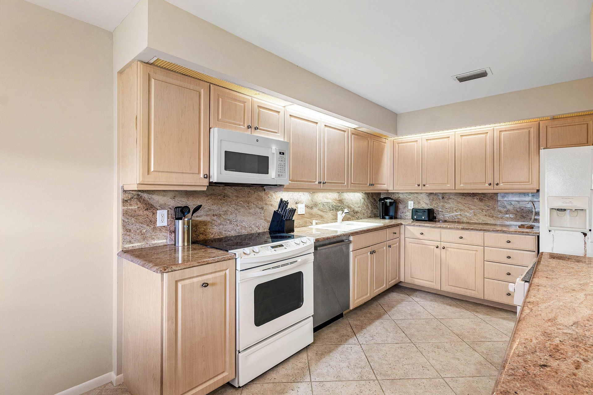 53 Eastgate Drive, Unit B, Boynton Beach, FL 33436 Photo