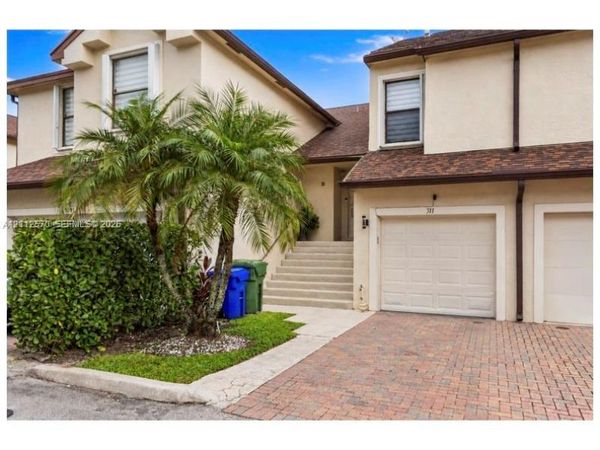 311 SW 95th Ter , Pembroke Pines, FL 33025