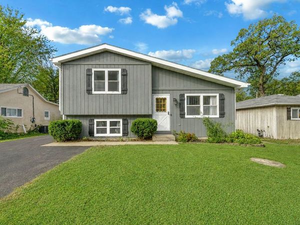 33790 N 2nd Street , Grayslake, IL 60030