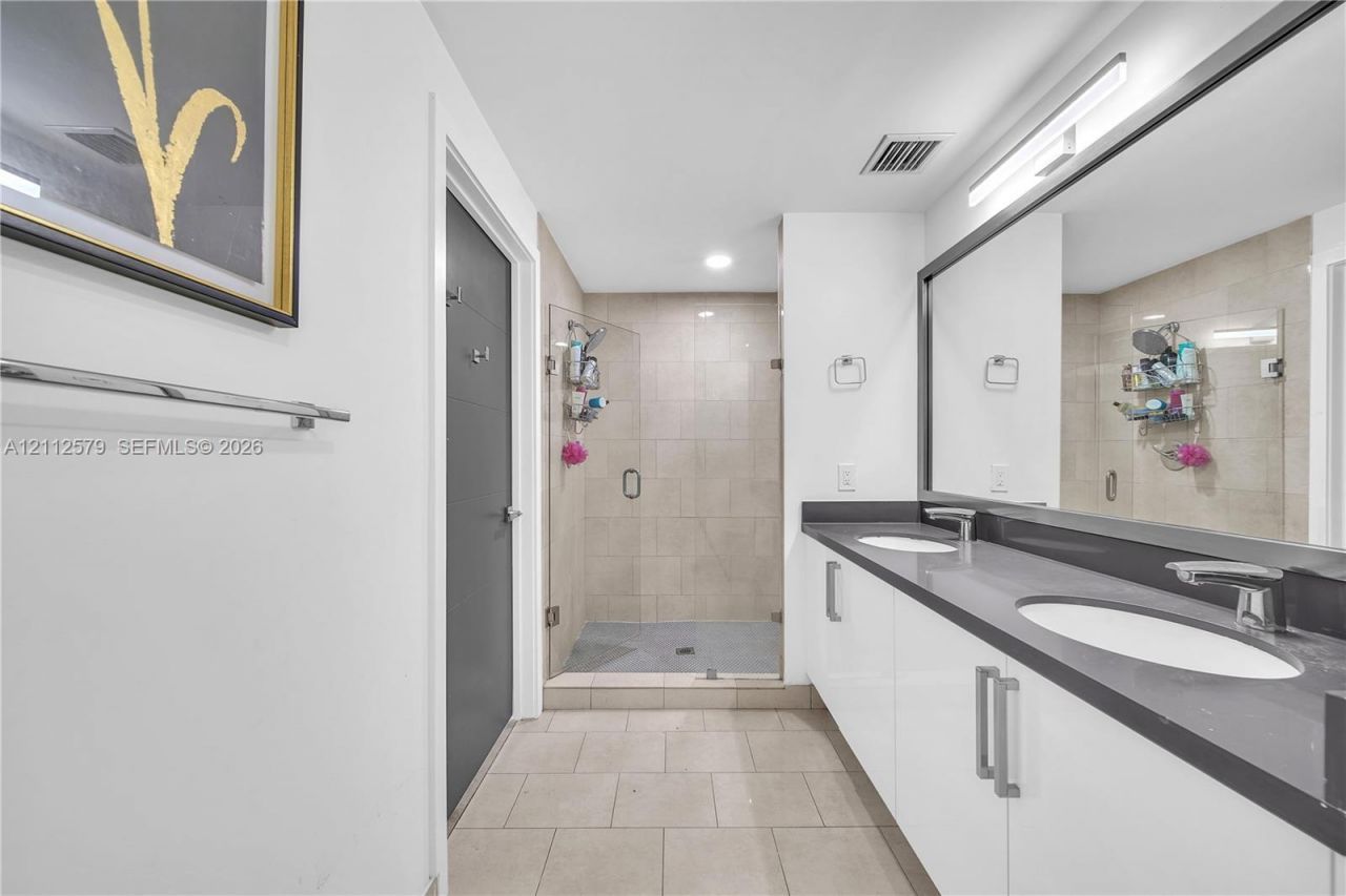 90 SW 3rd St , Unit 1213, Miami, FL 33130 Photo
