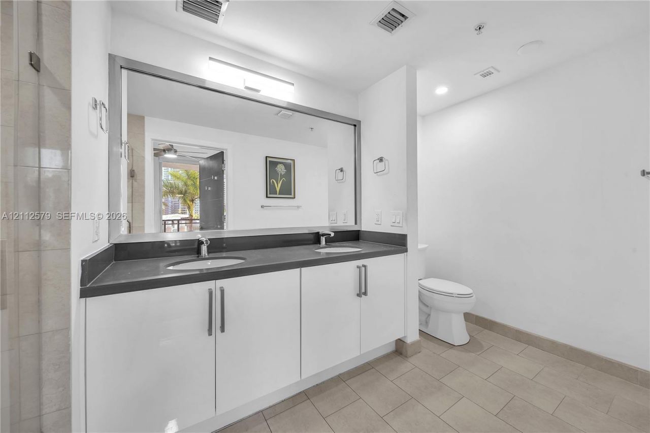 90 SW 3rd St , Unit 1213, Miami, FL 33130 Photo