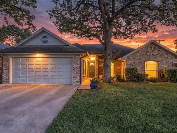 1027 Hunter Ridge Drive, Arlington, TX 76013