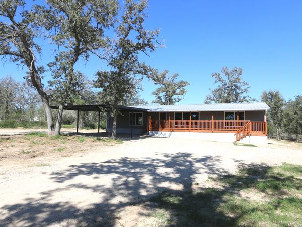 146 Hickory Run, La Vernia, TX 78121