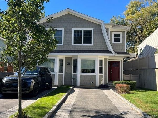 13 Marwood Road N, Unit A (right s, Port Washington, NY 11050