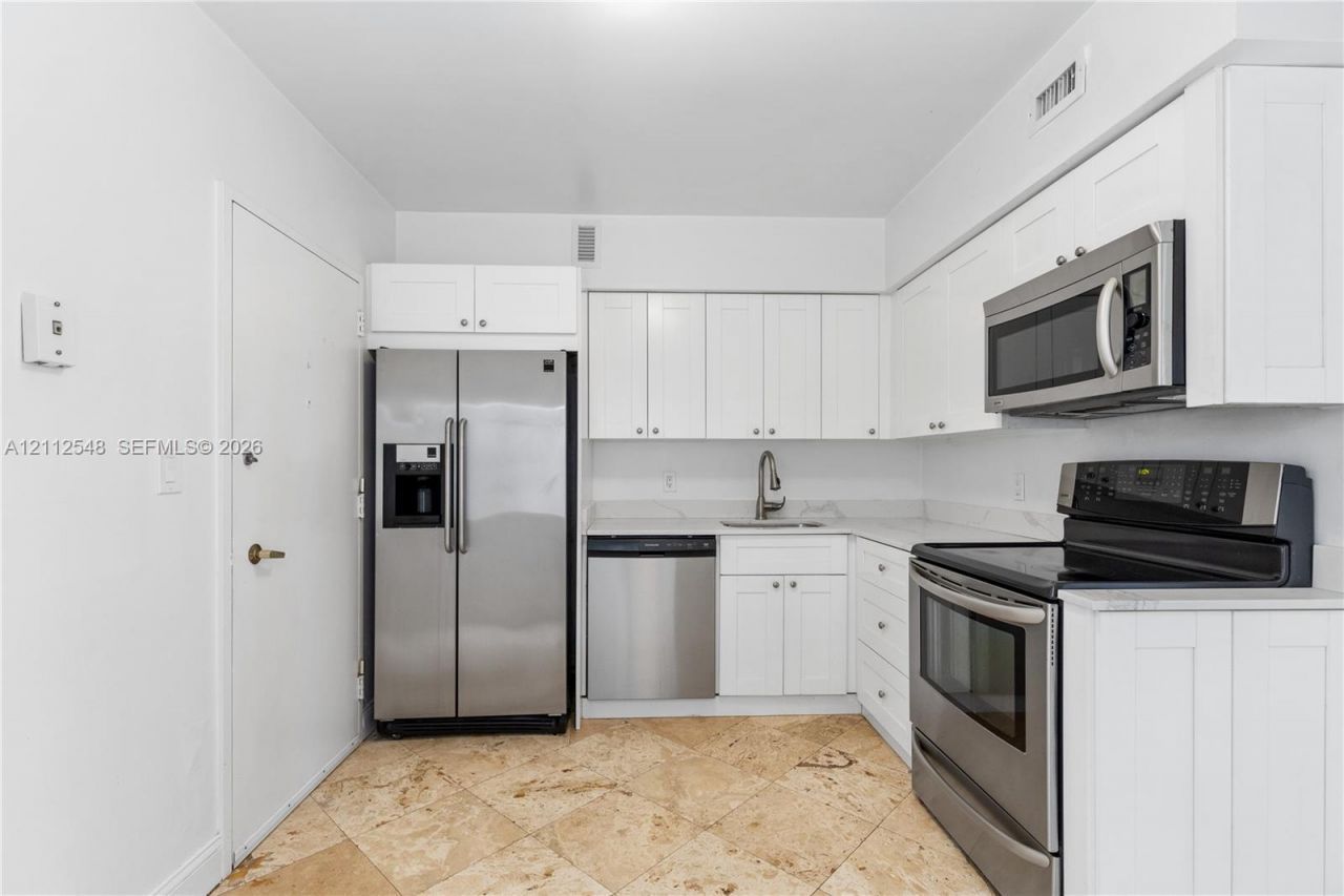 5700 Collins Ave , Unit 10D, Miami Beach, FL 33140 Photo