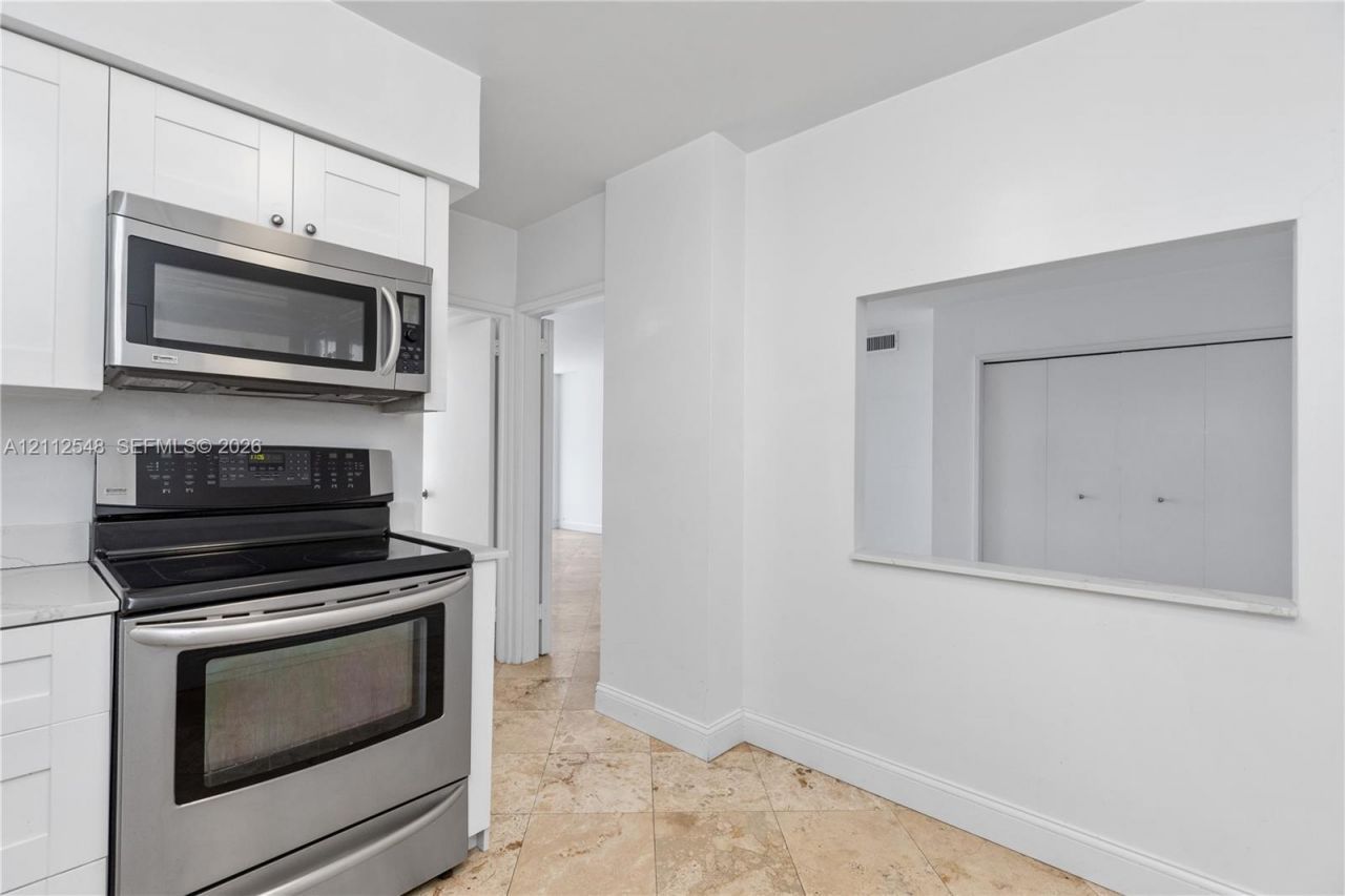 5700 Collins Ave , Unit 10D, Miami Beach, FL 33140 Photo