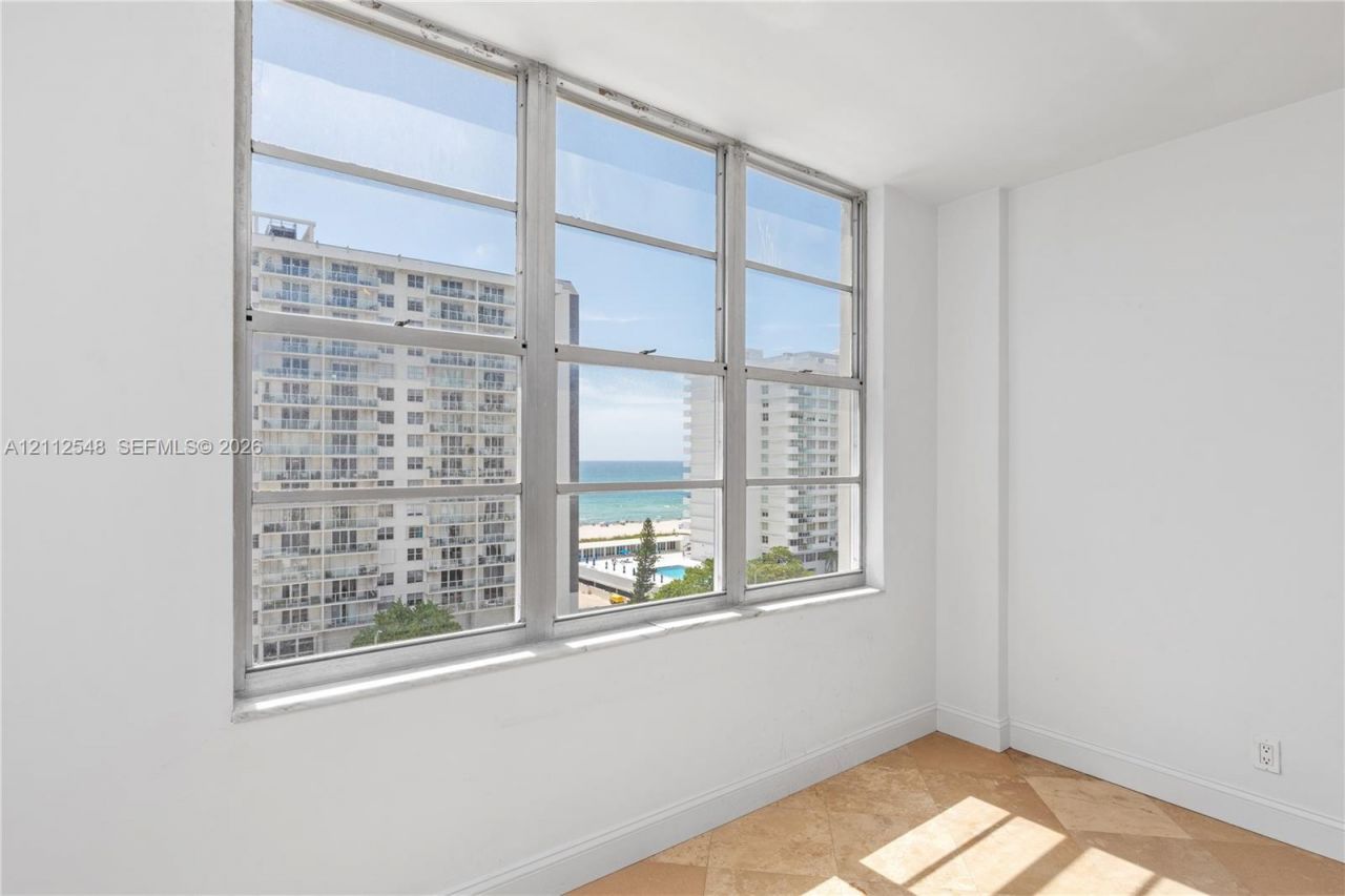5700 Collins Ave , Unit 10D, Miami Beach, FL 33140 Photo
