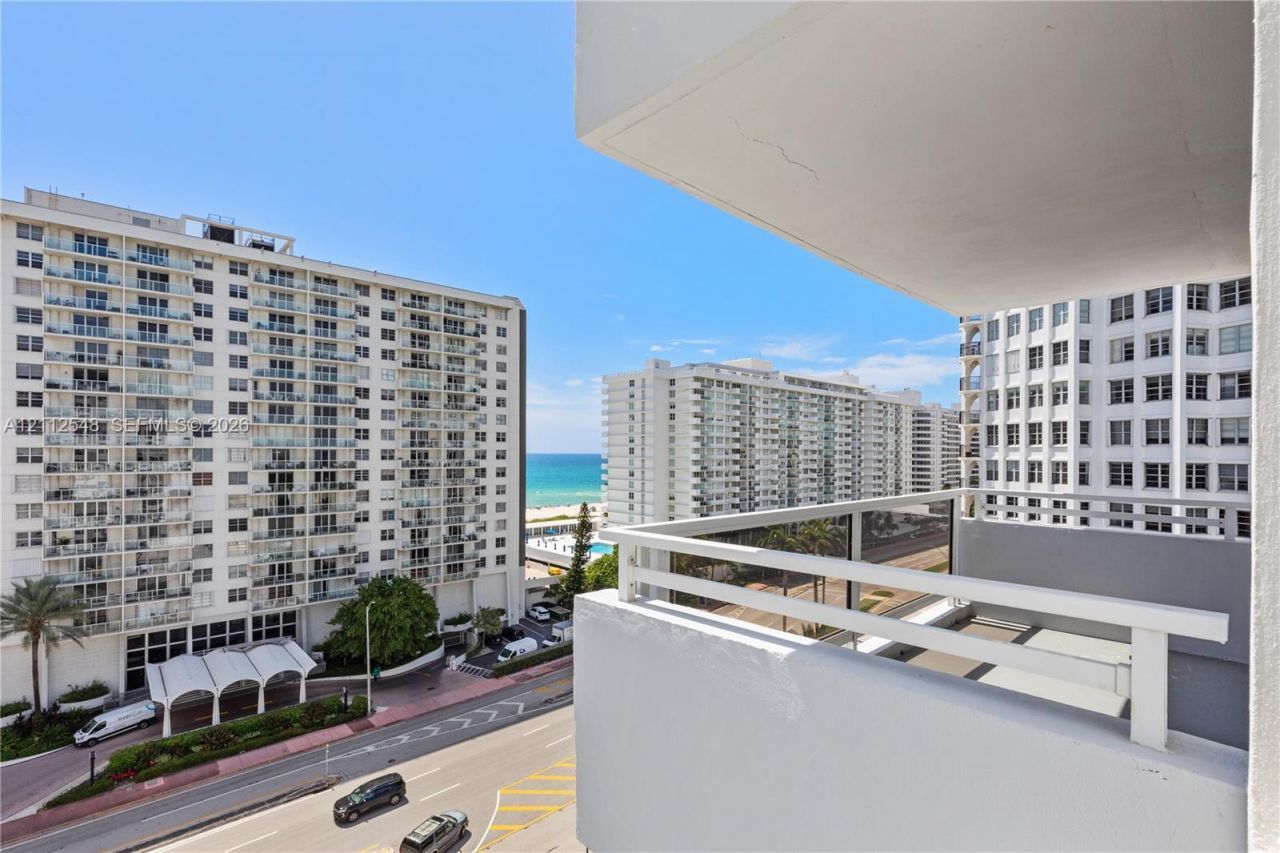 5700 Collins Ave , Unit 10D, Miami Beach, FL 33140 Photo