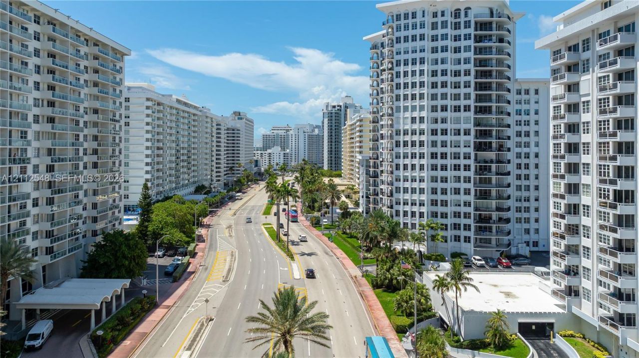 5700 Collins Ave , Unit 10D, Miami Beach, FL 33140 Photo