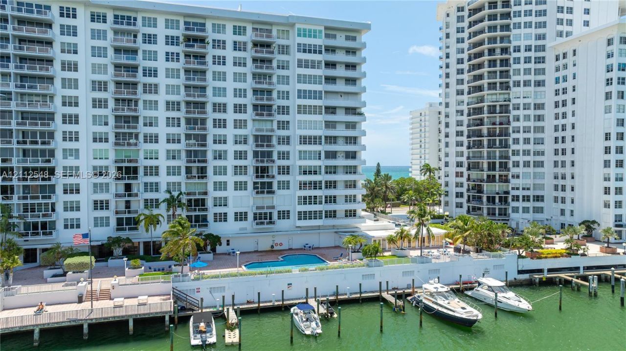5700 Collins Ave , Unit 10D, Miami Beach, FL 33140 Photo