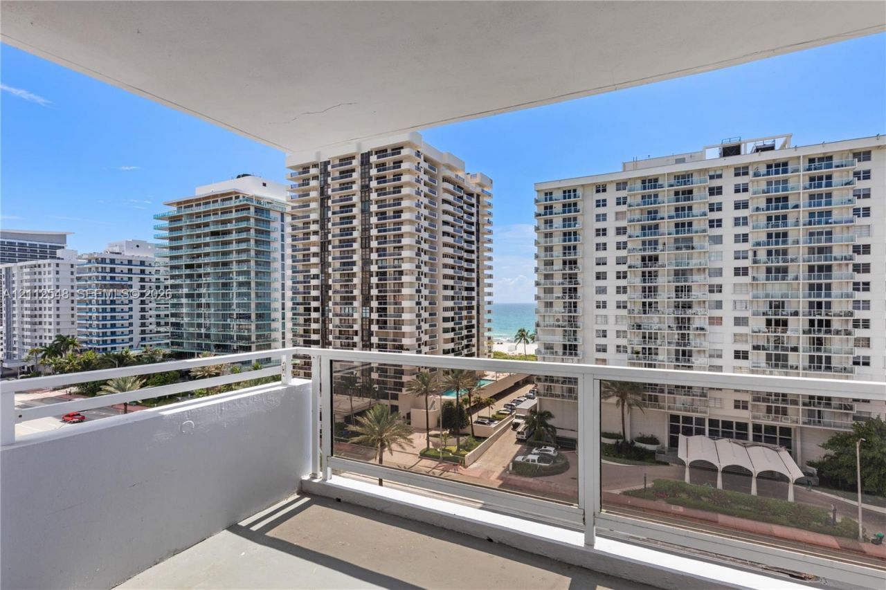 5700 Collins Ave , Unit 10D, Miami Beach, FL 33140 Photo