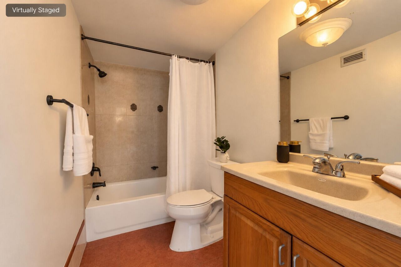 111 Golden Isles Drive, Unit D2, Hallandale Beach, FL 33009 Photo