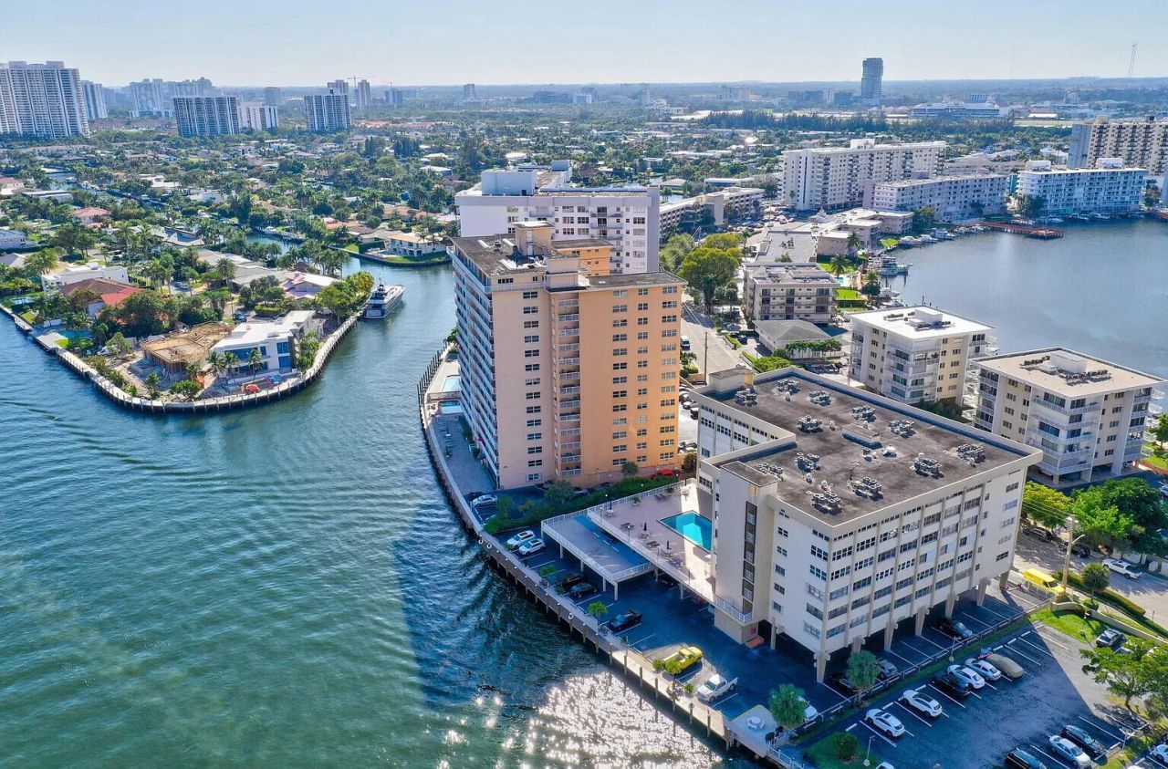 111 Golden Isles Drive, Unit D2, Hallandale Beach, FL 33009 Photo