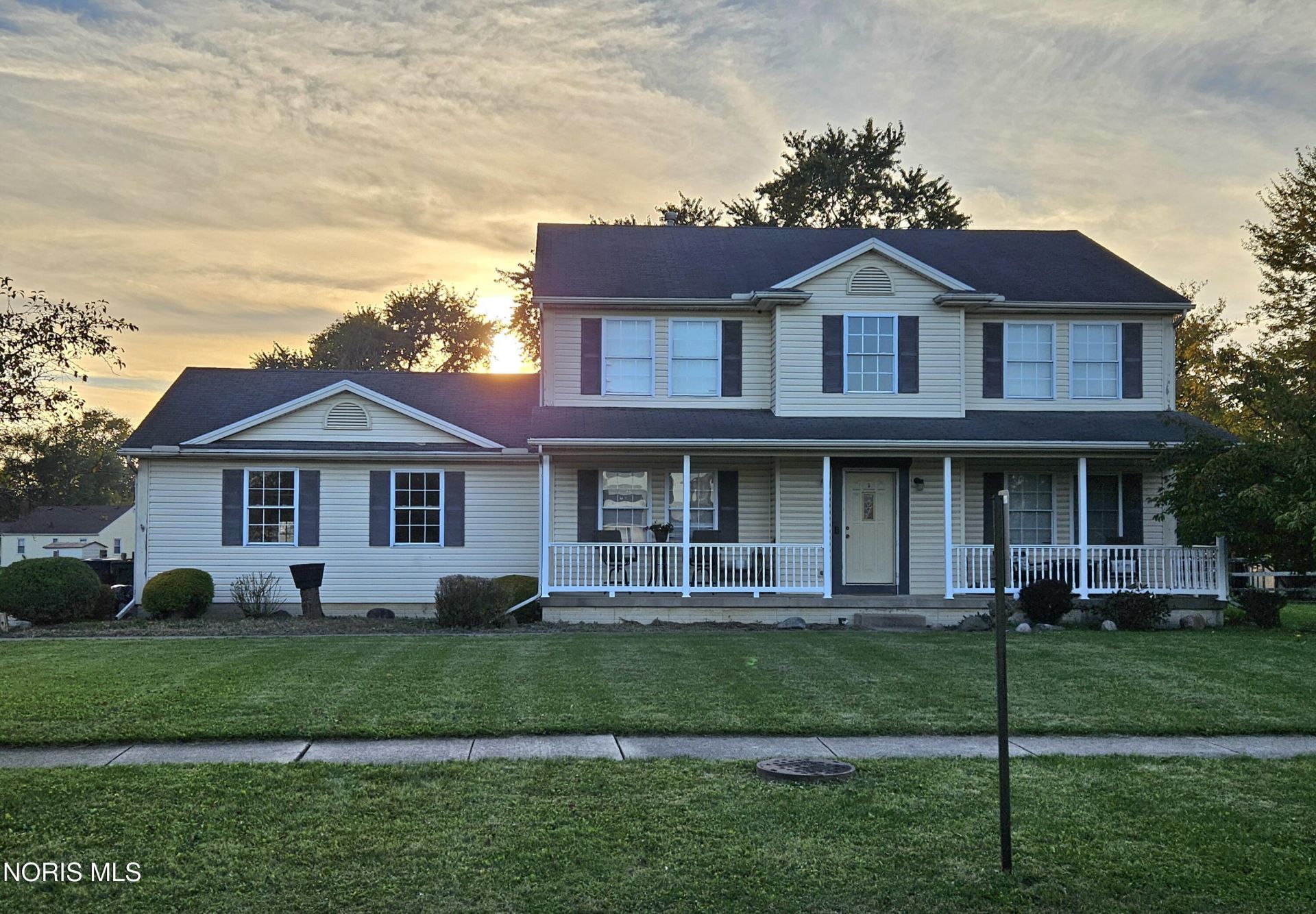 28089 Blue Grass Drive, Walbridge, OH 43465 Main Photo