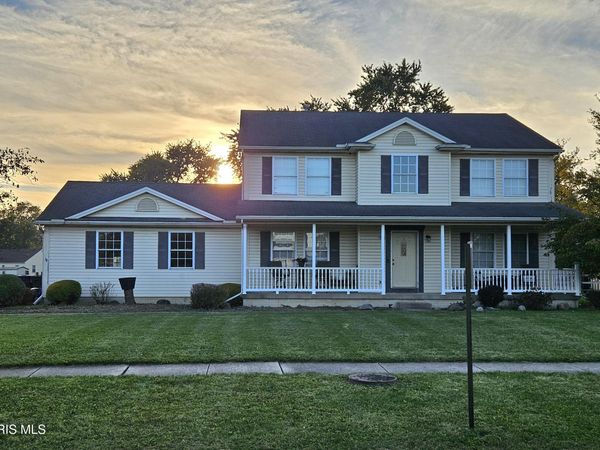 28089 Blue Grass Drive, Walbridge, OH 43465