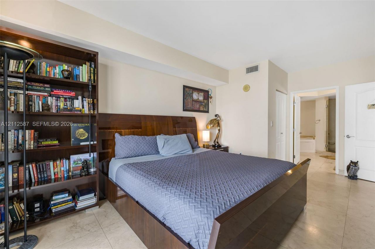 17555 NW Atlantic Blvd , Unit 1108, Sunny Isles Beach, FL 33160 Photo