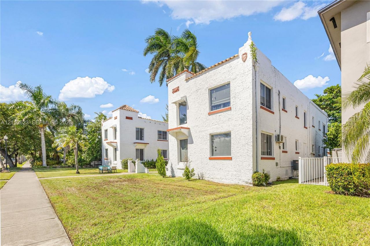 817 Tyler St , Unit 10, Hollywood, FL 33019 Photo