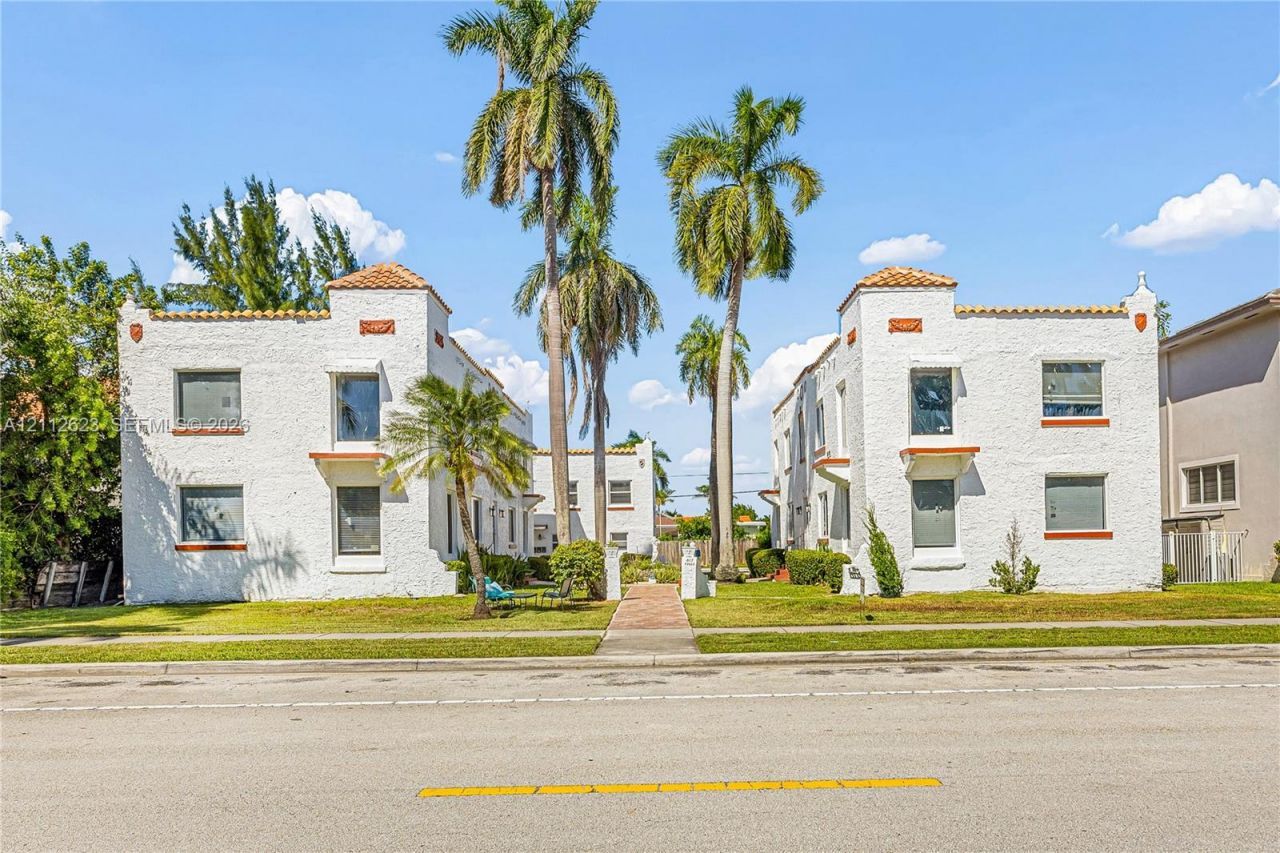 817 Tyler St , Unit 10, Hollywood, FL 33019 Photo