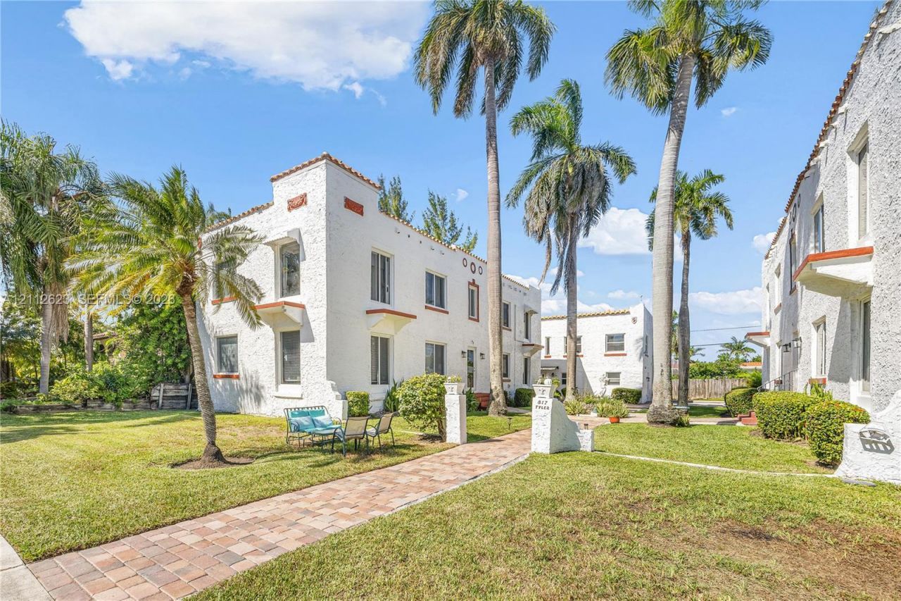 817 Tyler St , Unit 10, Hollywood, FL 33019 Photo