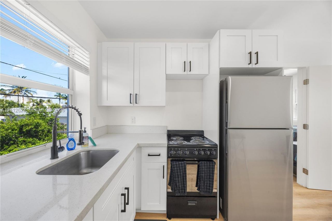 817 Tyler St , Unit 10, Hollywood, FL 33019 Photo