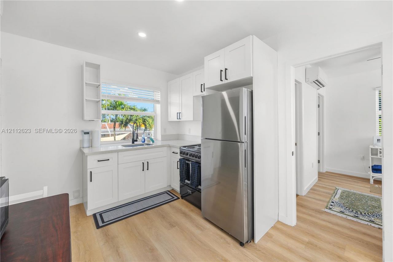 817 Tyler St , Unit 10, Hollywood, FL 33019 Photo