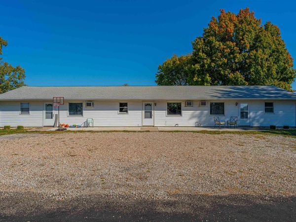117 W PINE Street, Broadwell, IL 62634