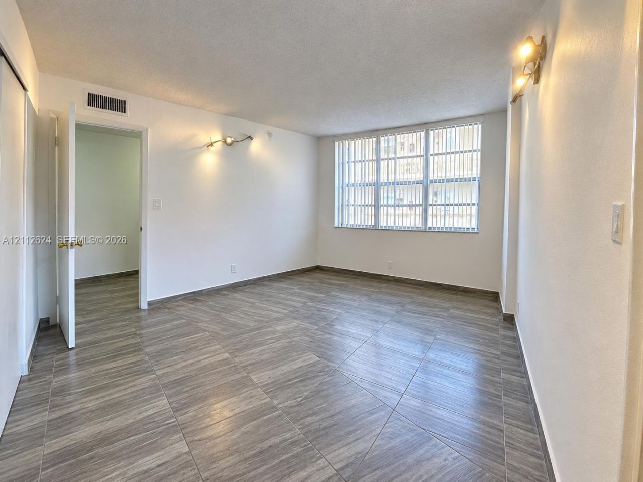 3113 S Ocean Dr , Unit 302, Hallandale Beach, FL 33009 Photo