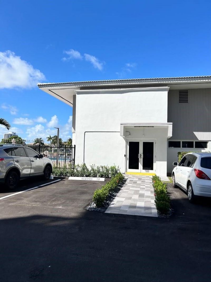 3113 S Ocean Dr , Unit 302, Hallandale Beach, FL 33009 Photo