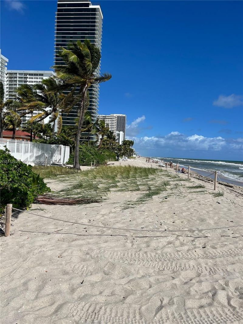3113 S Ocean Dr , Unit 302, Hallandale Beach, FL 33009 Photo