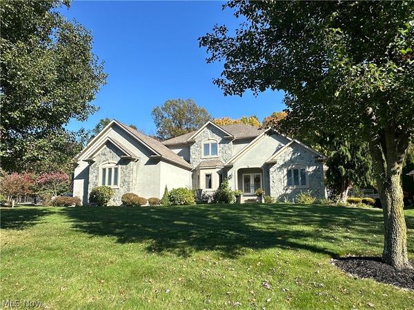 400 Amber Drive SE, Warren, OH 44484