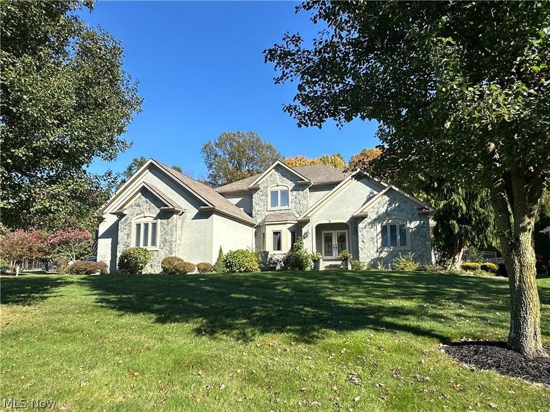 400 Amber Drive SE, Warren, OH 44484 Photo 1