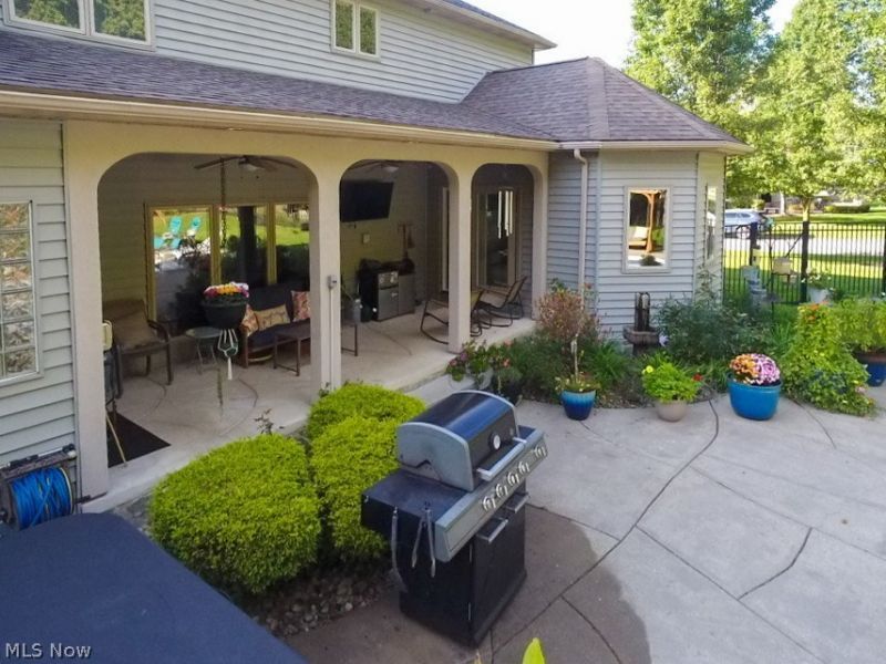 400 Amber Drive SE, Warren, OH 44484 Photo 5