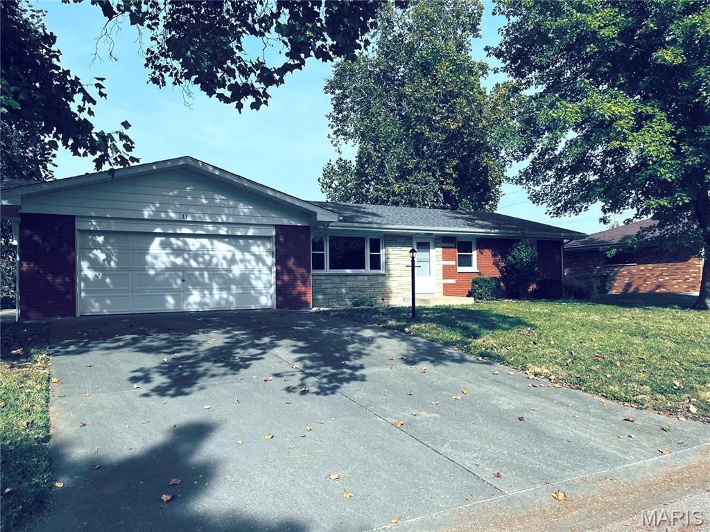 11 Meckfessel Drive , Fairview Heights, IL 62208 Main Photo