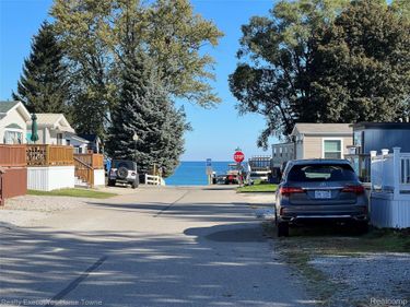 5203 Main Street , Unit 108, Lexington Village, Mi 48450