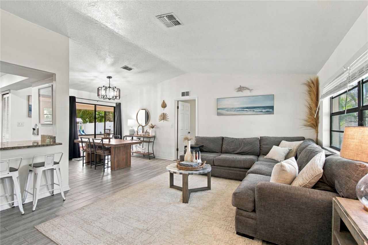 12805 98th Street , Largo, FL 33773 Photo