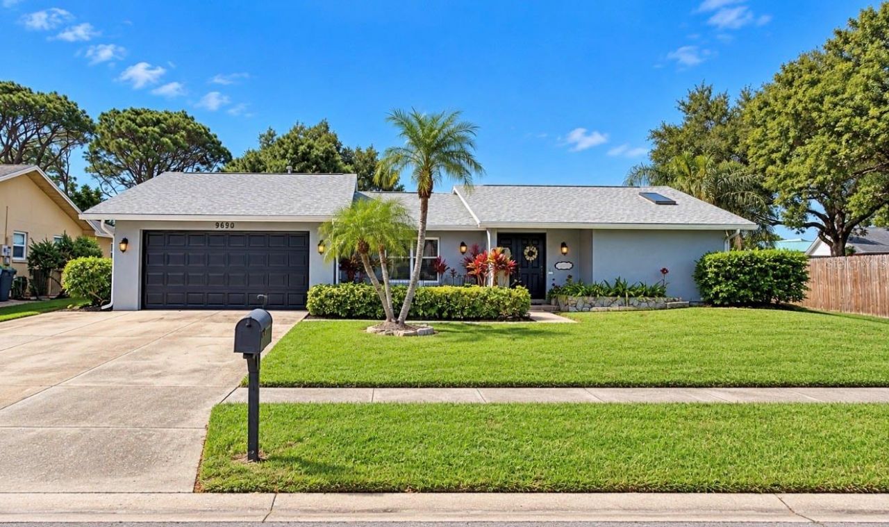 9690 Leeward Avenue , Largo, FL 33773 Photo