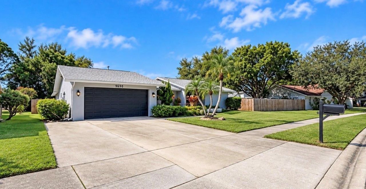 9690 Leeward Avenue , Largo, FL 33773 Photo