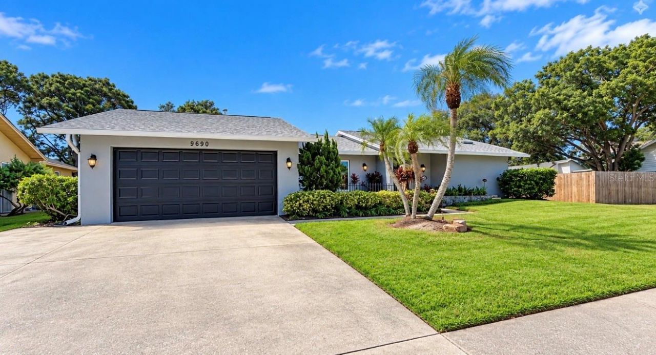 9690 Leeward Avenue , Largo, FL 33773 Photo