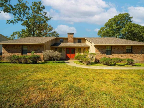 721 White Oak Dr , El Dorado, AR 71730
