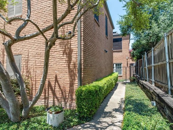 17365 Remington Park Circle, Dallas, TX 75252