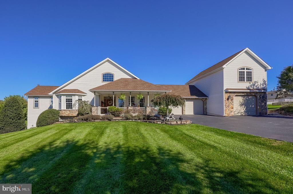 25 YOCUMTOWN ROAD, ETTERS, PA 17319