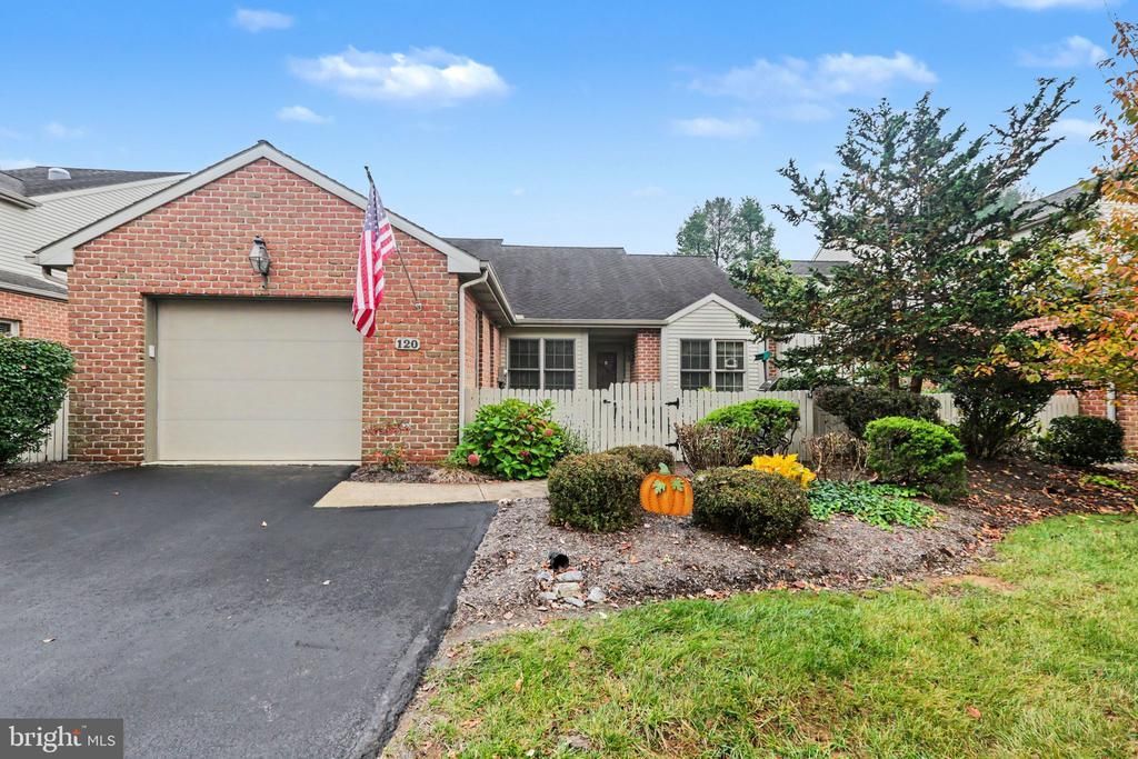 120 CAMBRIDGE DRIVE, HERSHEY, PA 17033