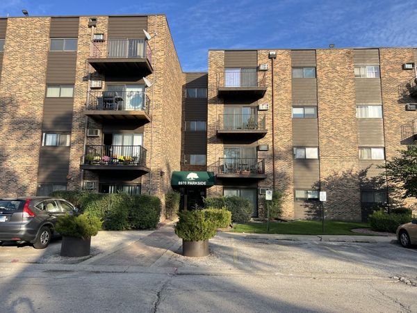 8970 N Parkside Avenue , Unit 416, Des Plaines, IL 60016