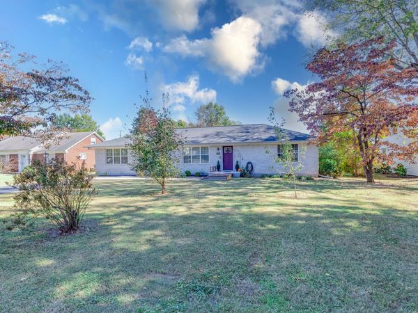220 Parkes Ave, Lawrenceburg, TN 38464
