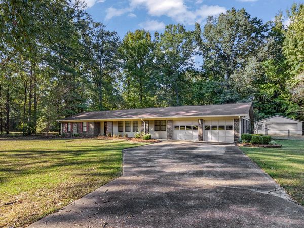 921 Cheryl Dr., Aberdeen, MS 39730